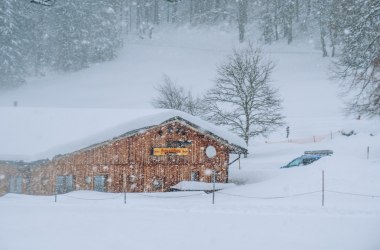 Fuchswaldhütte tief verschneit, © zivot s bambulkama